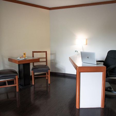 Hotel Abastos Plaza メキシコシティ エクステリア 写真