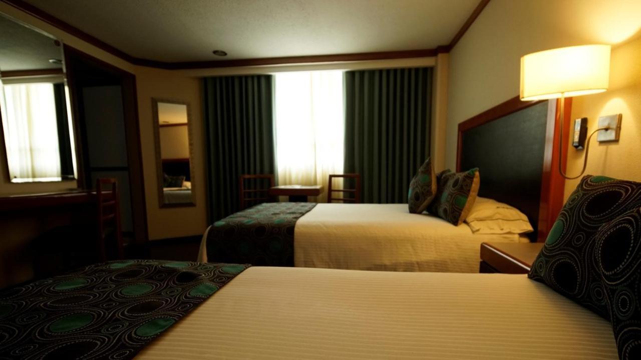 Hotel Abastos Plaza メキシコシティ エクステリア 写真