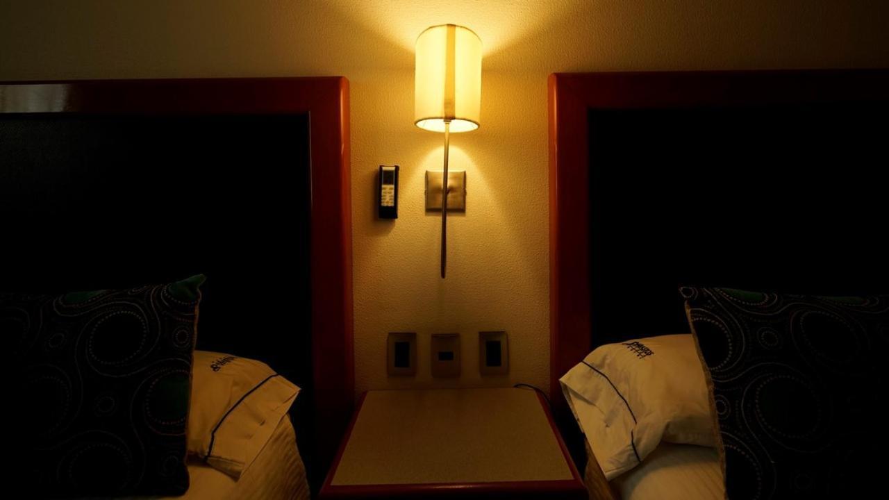 Hotel Abastos Plaza メキシコシティ エクステリア 写真
