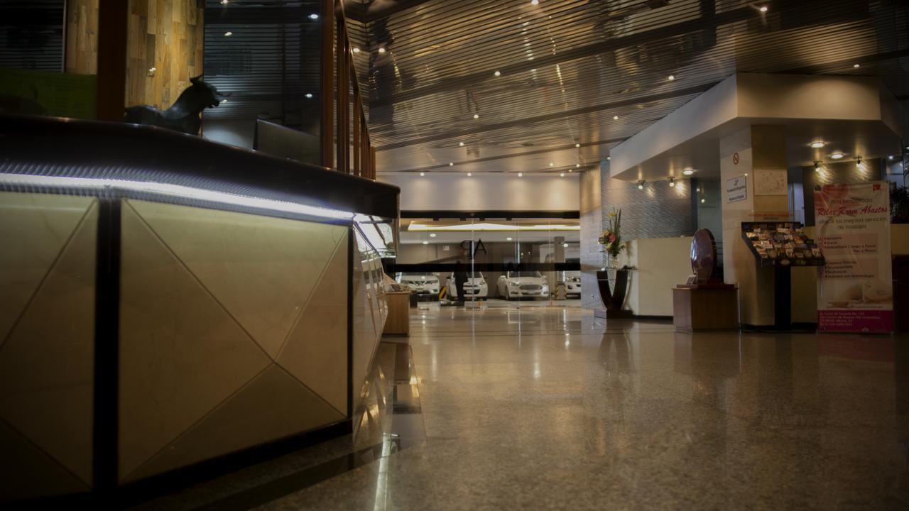 Hotel Abastos Plaza メキシコシティ エクステリア 写真