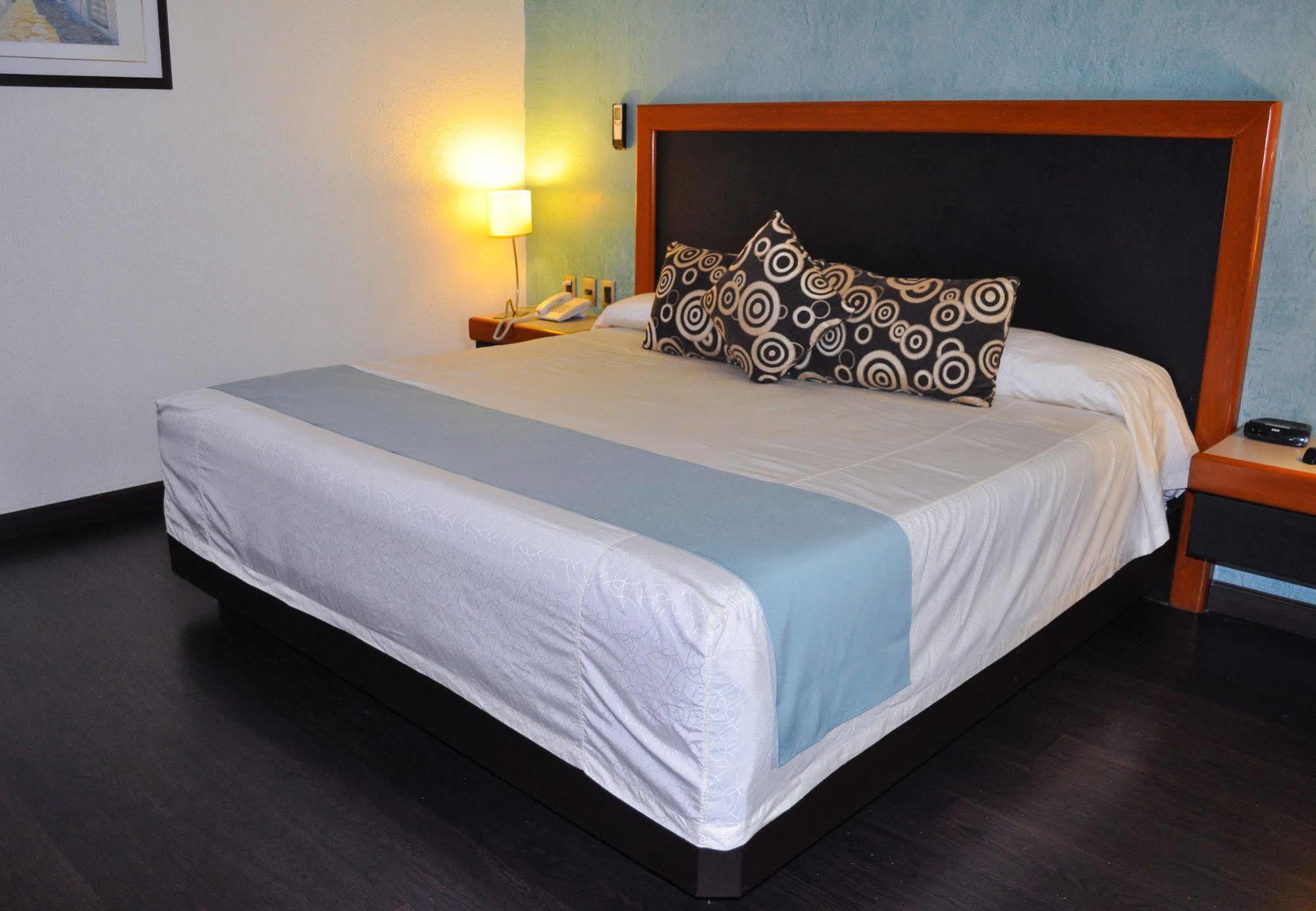 Hotel Abastos Plaza メキシコシティ エクステリア 写真