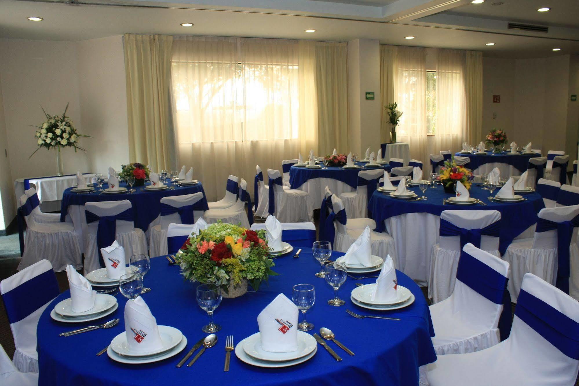 Hotel Abastos Plaza メキシコシティ エクステリア 写真