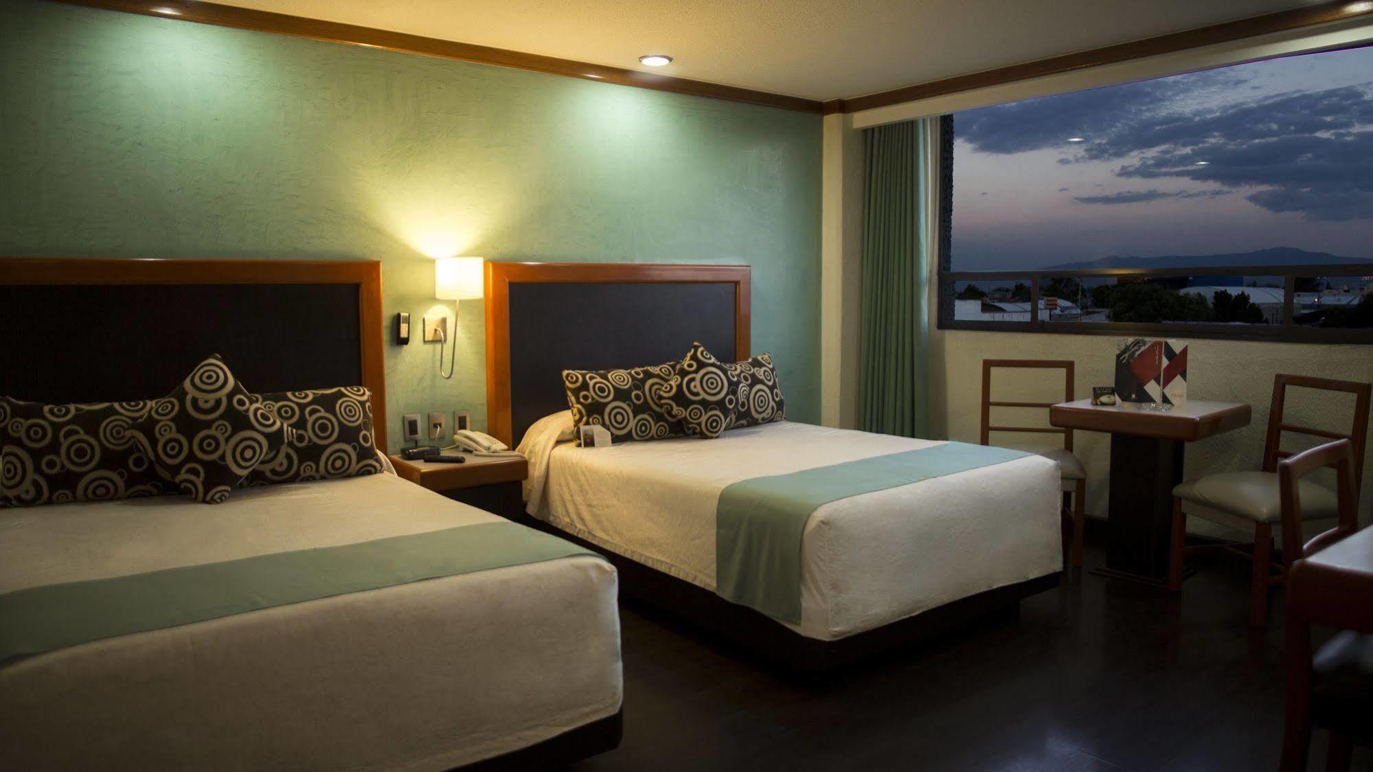 Hotel Abastos Plaza メキシコシティ エクステリア 写真